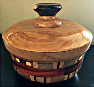 Wood bowl lathe turning